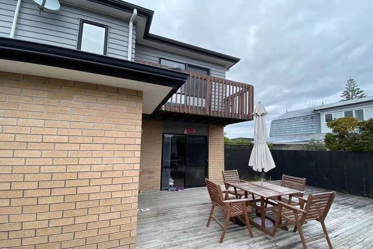 Photo of property in 5a Orchid Place, Te Atatu South, Auckland, 0610