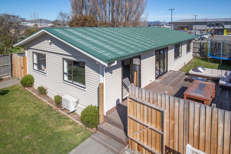 Photo of property in 166a Breezes Road, Aranui, Christchurch, 8061