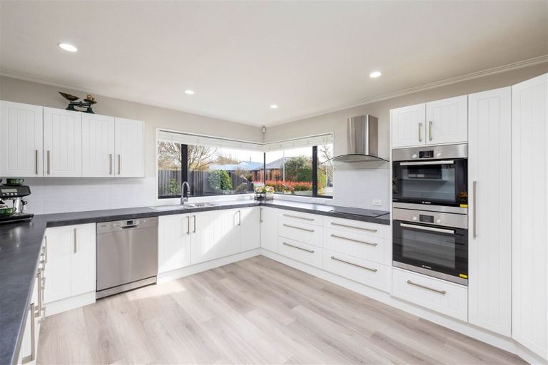 Photo of property in 15 Abingdon Court, Avonhead, Christchurch, 8042