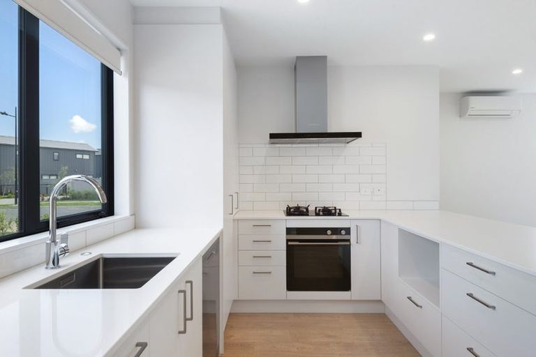 Photo of property in 25 Viridian Avenue, Rosehill, Papakura, 2113