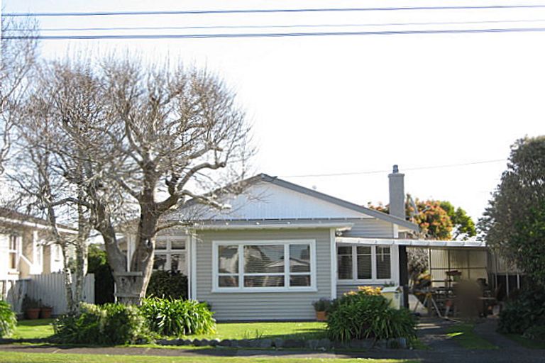 Photo of property in 37 Dorset Avenue, Westown, New Plymouth, 4310