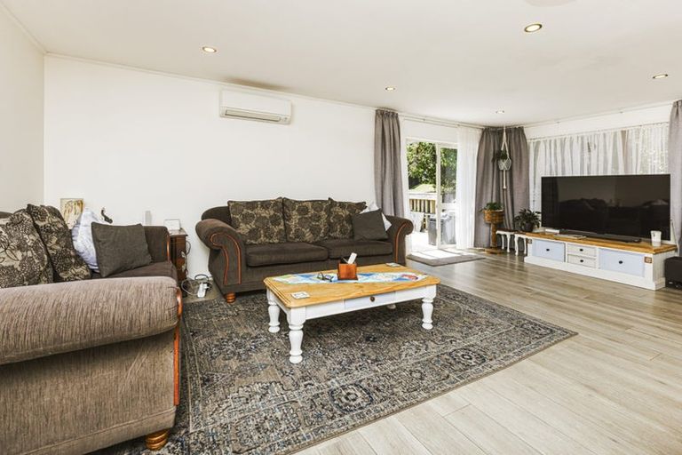 Photo of property in 4 Standish Place, Bayview, Auckland, 0629
