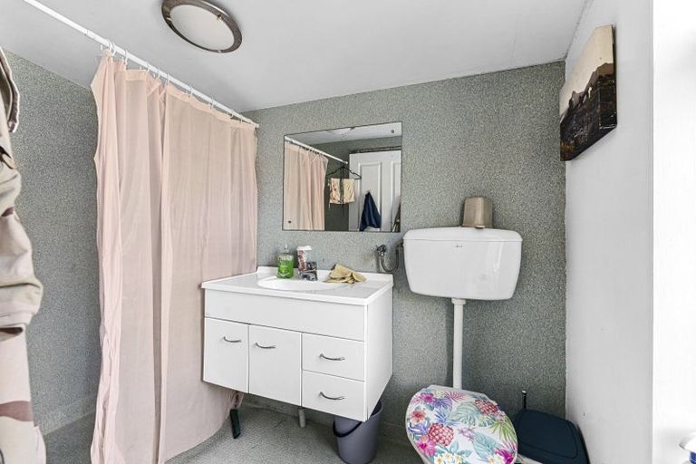 Photo of property in 28 Carrington Street, New Plymouth, 4310