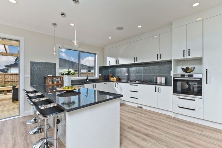 Photo of property in 17 Kuawa Drive, Kumeu, 0810