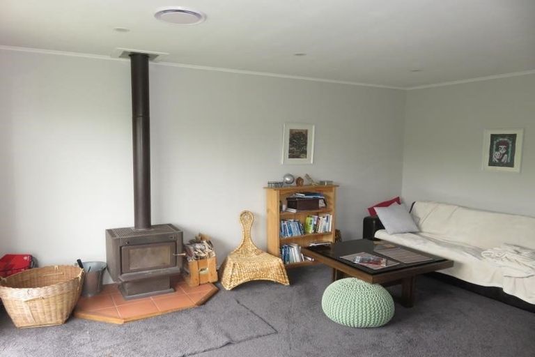 Photo of property in 27b Chetwode Grove, Newlands, Wellington, 6037