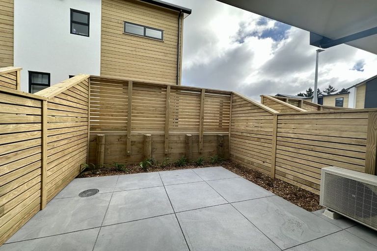 Photo of property in 17-17a The Strand, Wainuiomata, Lower Hutt, 5014