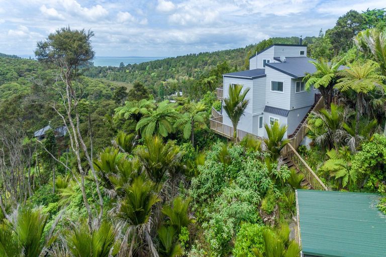 Photo of property in 24 Deirdre Place, Titirangi, Auckland, 0604