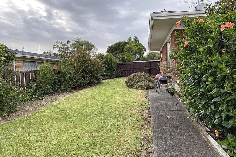 Photo of property in 2/32 Highland Park Drive, Highland Park, Auckland, 2010