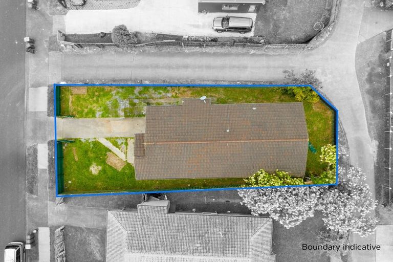 Photo of property in 2/15 Secretariat Place, Randwick Park, Auckland, 2105