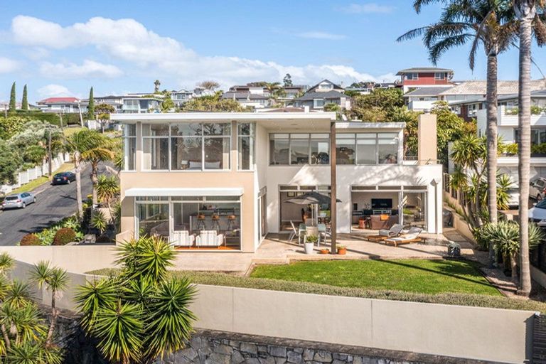 Photo of property in 18a Eastcliffe Road, Castor Bay, Auckland, 0620