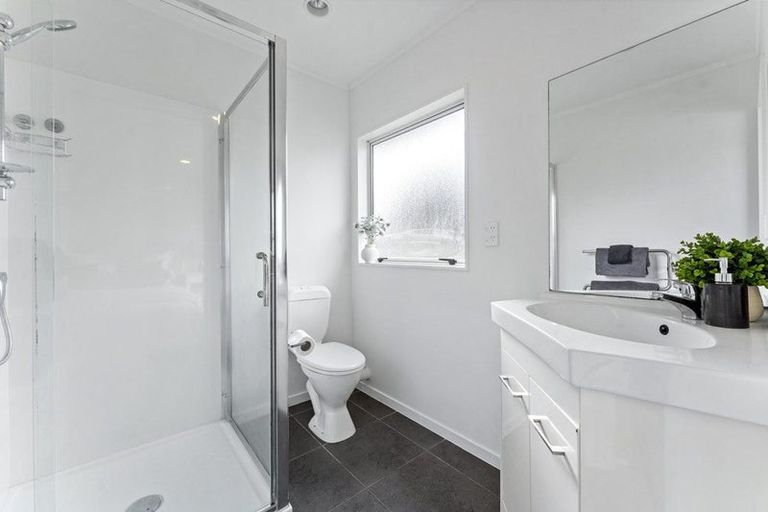 Photo of property in 2/142 Archers Road, Glenfield, Auckland, 0629
