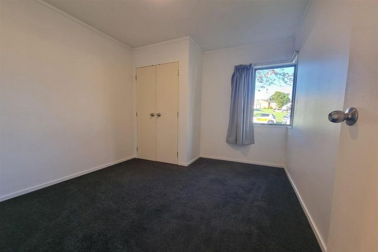 Photo of property in 15/12 Blueridge Close, Sunnyvale, Auckland, 0612