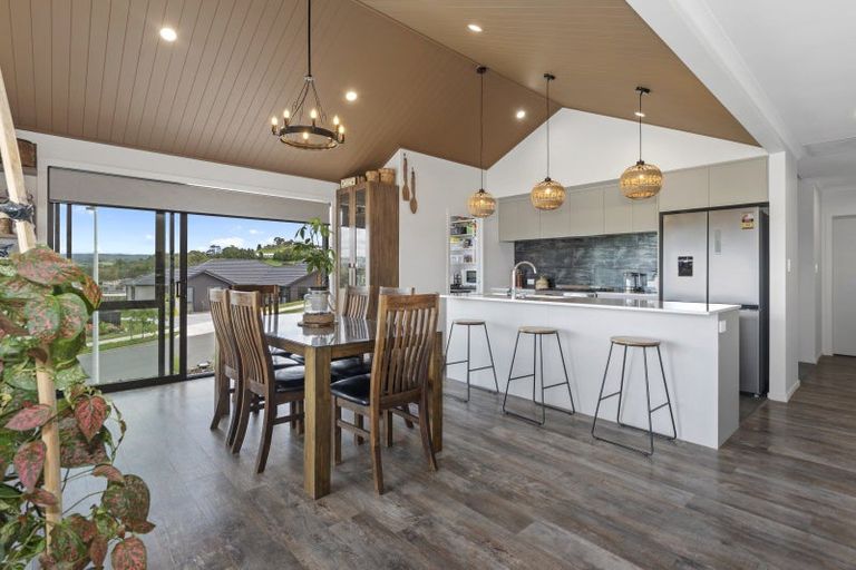 Photo of property in 11 Oyster Place, Omokoroa, 3114