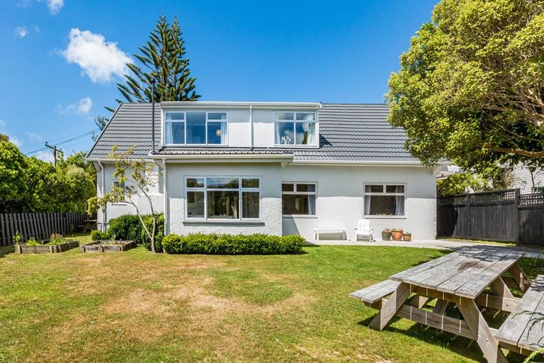 Photo of property in 28 Black Rock Road, Newlands, Wellington, 6037