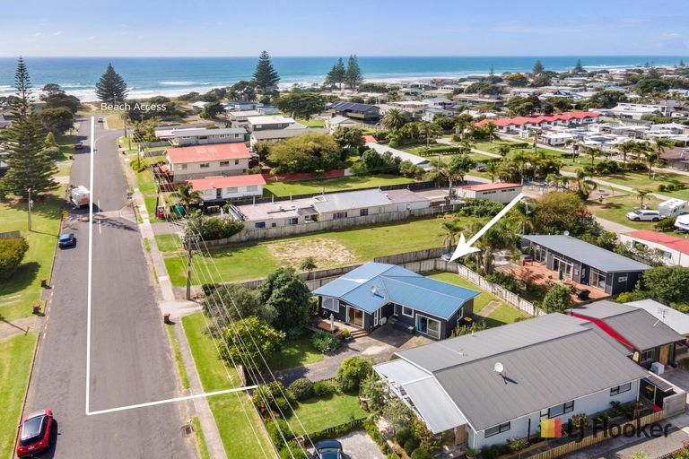 Photo of property in 17 Leo Street, Waihi Beach, 3611