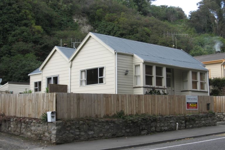 Photo of property in 135 Shakespeare Road, Bluff Hill, Napier, 4110