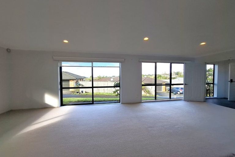 Photo of property in 27 Killygordon Place, Massey, Auckland, 0614