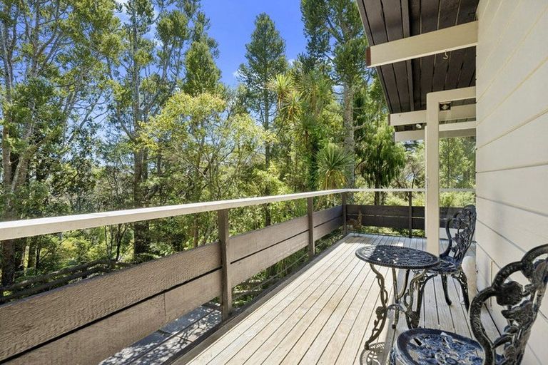 Photo of property in 222 Atkinson Road, Titirangi, Auckland, 0604