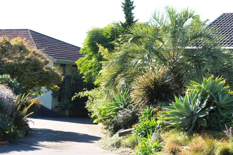 Photo of property in 15 Camerton Close, Northpark, Auckland, 2013