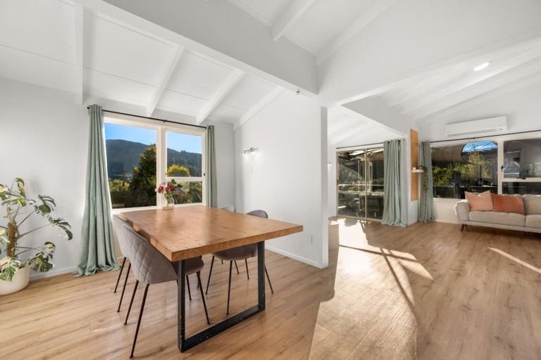 Photo of property in 33 Milton Terrace, Picton, 7220