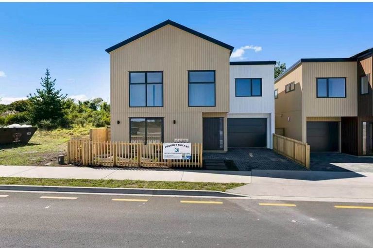 Photo of property in 13 Taipahitini Road, Rosehill, 2113