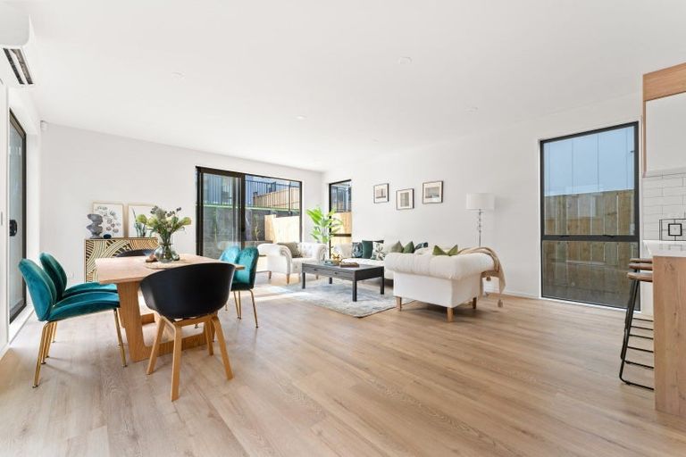 Photo of property in 21 Bronzewater Drive, Silverdale, 0932