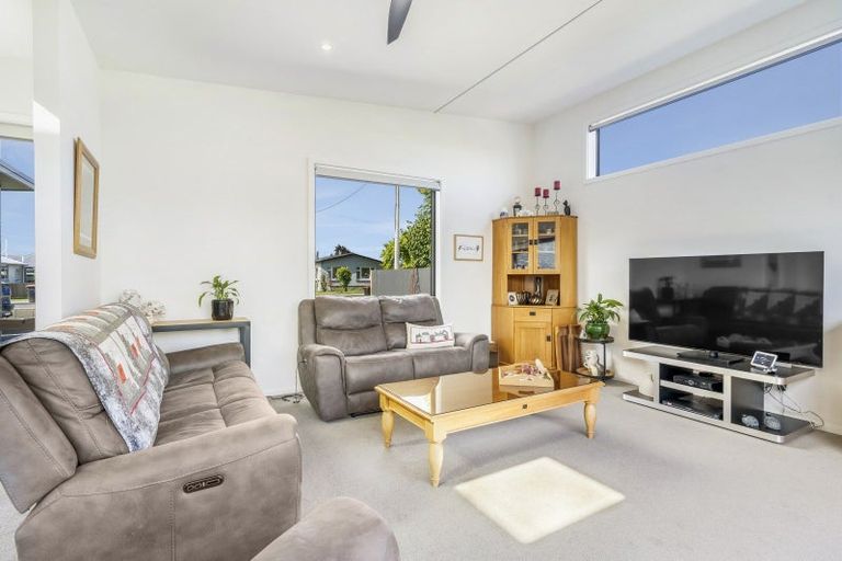 Photo of property in 42 Mary Street, Winton, 9720