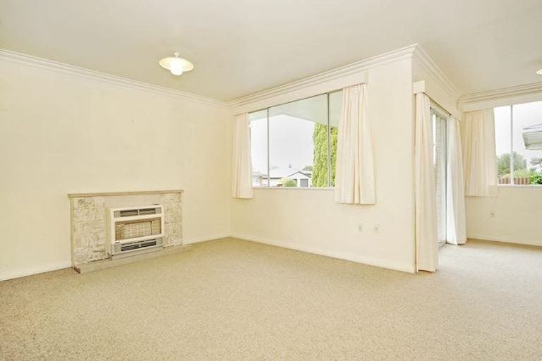 Photo of property in 2 Nairn Crescent, Awapuni, Palmerston North, 4412