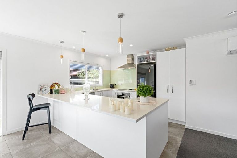 Photo of property in 12 Sussex Street, Levin, 5510