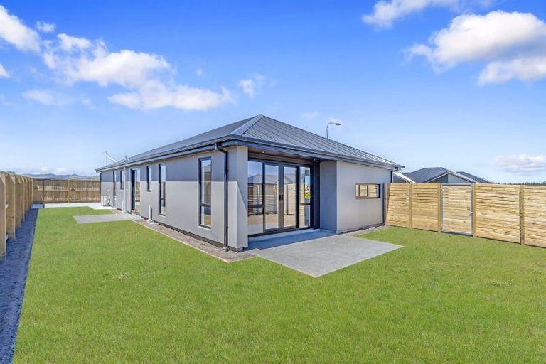 Photo of property in 13 Vista Crescent, Maoribank, Upper Hutt, 5018