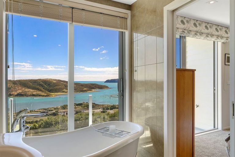 Photo of property in 21 Seascape View, Paremata, Porirua, 5024