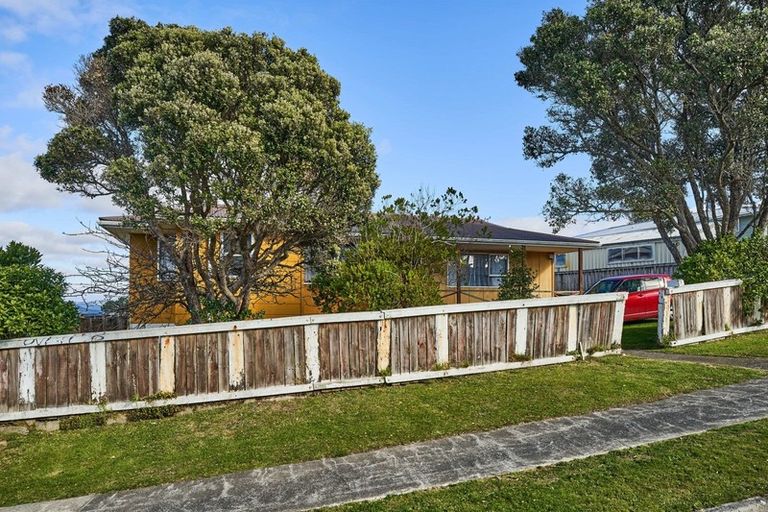 Photo of property in 29 Sombrero View, Ascot Park, Porirua, 5024