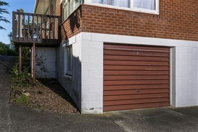 Photo of property in 1/33 Knightsbridge Drive, Forrest Hill, Auckland, 0620