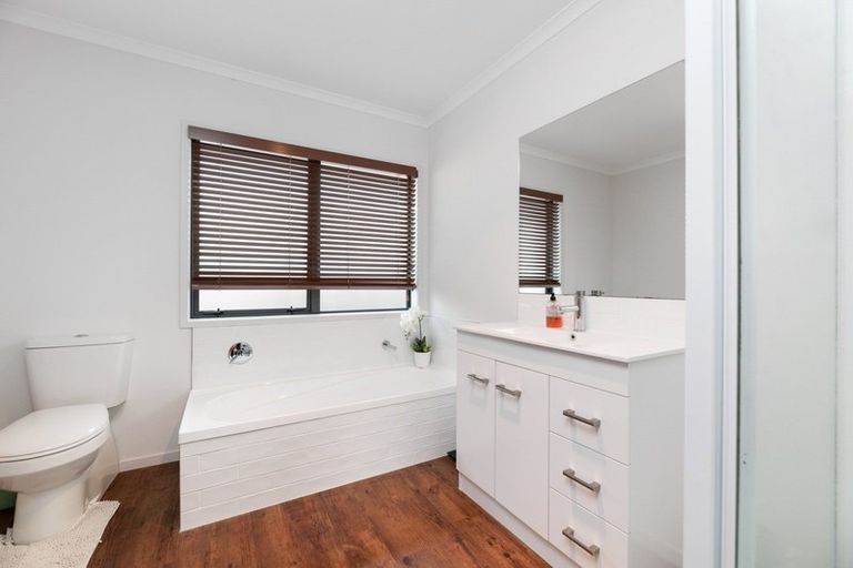 Photo of property in 130 Puhirake Crescent, Pyes Pa, Tauranga, 3112