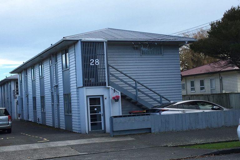 Photo of property in 28h Leighton Avenue, Waiwhetu, Lower Hutt, 5010
