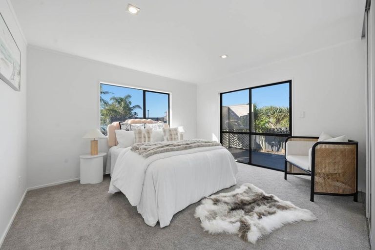 Photo of property in 2/5 View Road, Shelly Park, Auckland, 2014