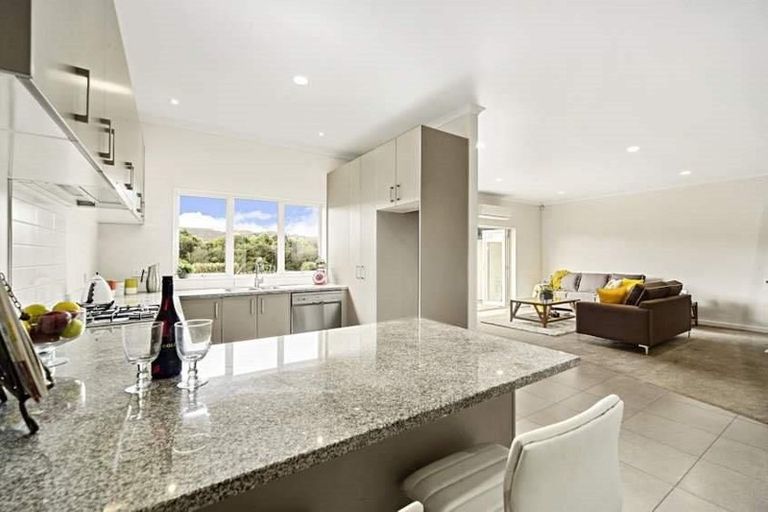 Photo of property in 2/10 Salford Crescent, Flat Bush, Auckland, 2019