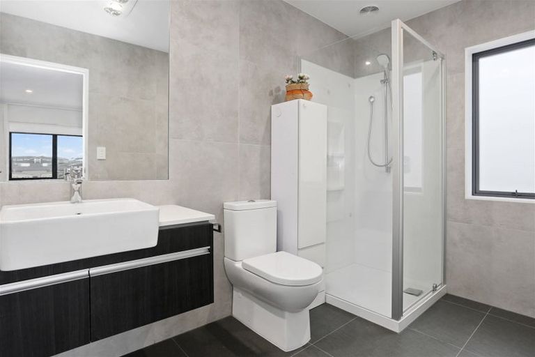 Photo of property in 21 Kukuwai Avenue, Red Beach, 0932