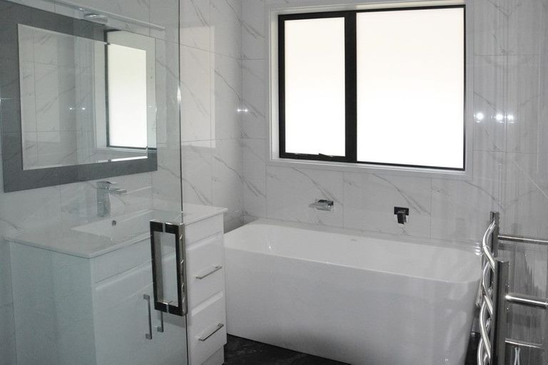 Photo of property in 3 Frederick Place, Whalers Gate, New Plymouth, 4310