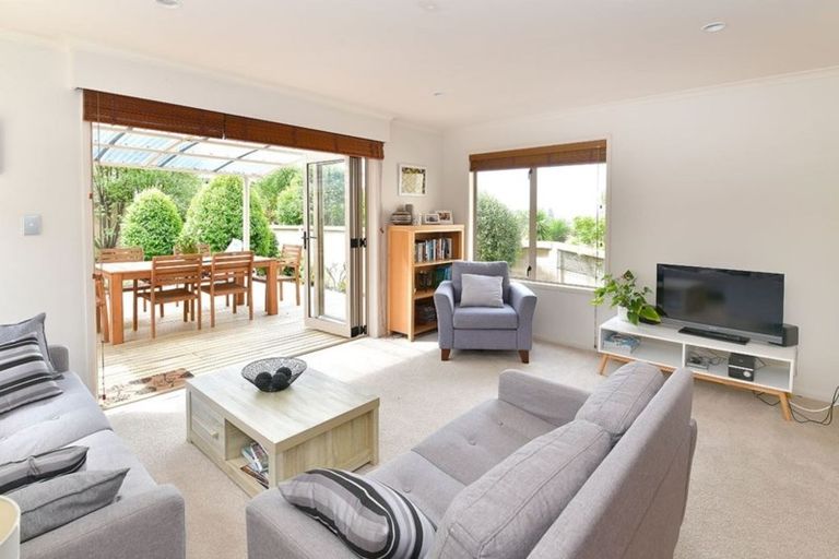 Photo of property in 21 West Hoe Heights, Orewa, 0931