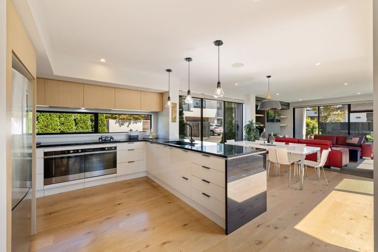 Photo of property in 64a Straven Road, Fendalton, Christchurch, 8014