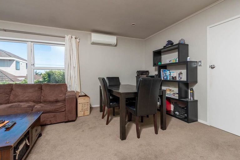 Photo of property in 2/12 Walter Street, Hauraki, Auckland, 0622