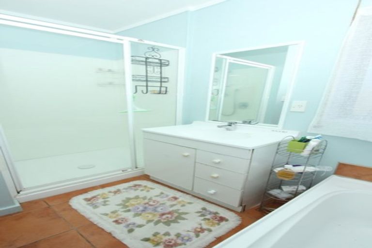 Photo of property in 3 Benton Place, Manurewa, Auckland, 2102