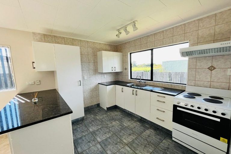 Photo of property in 1/8 Anglers Way, Wattle Downs, Auckland, 2102