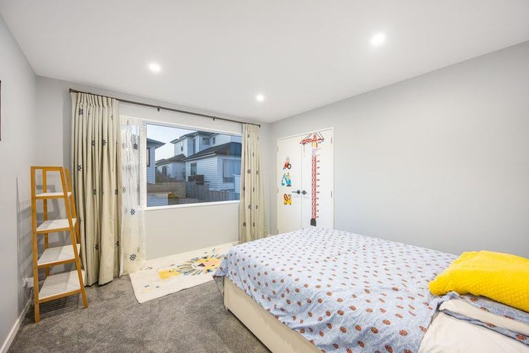 Photo of property in 14 Davey Crescent, Orewa, 0931