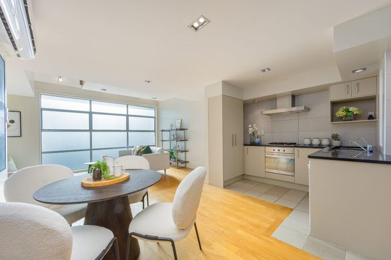 Photo of property in 21a Lyons Avenue, Murrays Bay, Auckland, 0630