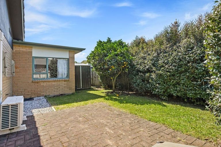 Photo of property in 4 Wakaroa Avenue, Te Atatu Peninsula, Auckland, 0610