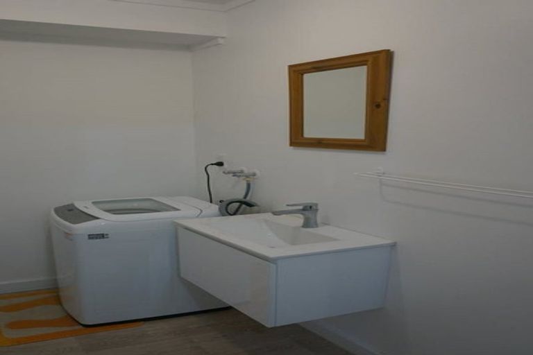 Photo of property in 21 Houghton Bay Road, Houghton Bay, Wellington, 6023