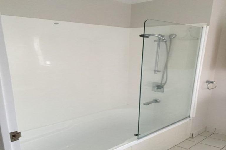 Photo of property in 304/252 Centreway Road, Orewa, 0931