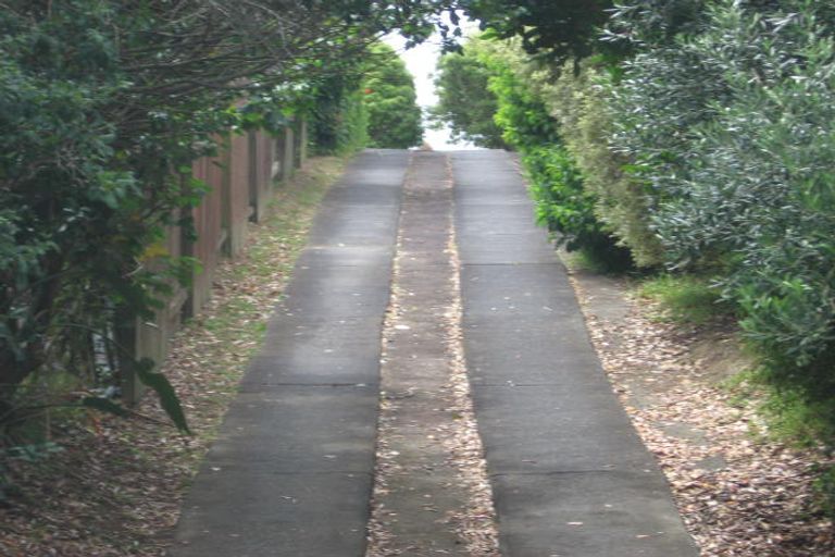 Photo of property in 2/25a Edgeworth Road, Glenfield, Auckland, 0629